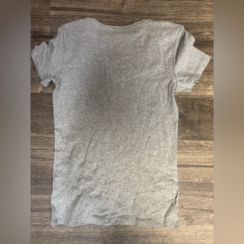 Uniqlo Heather Gray V-Neck Short Sleeve Tee - Picture 4 of 6